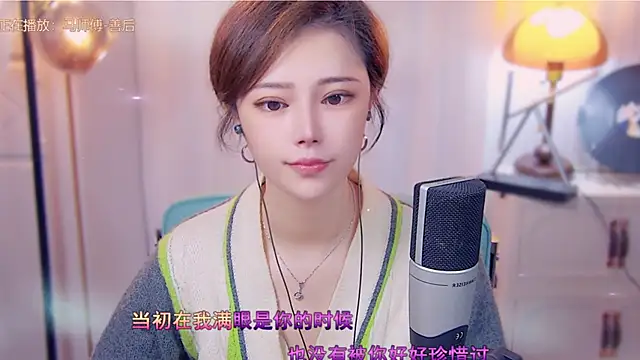 Snapshot of cherry-fa chatting on 10-19-25, 03:18 cherry-fa online show from 10-19-25, 03:18