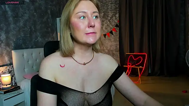 scent  of woman online show from 11-12-25, 01:39