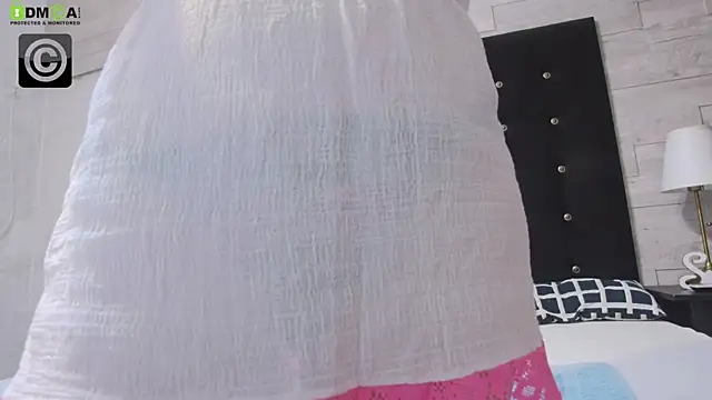 Snapshot of Ella_Lizzie chatting on 10-18-25, 04:08 Ella Lizzie online show from 10-18-25, 04:08