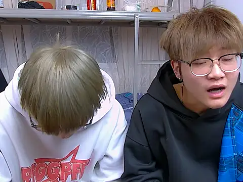 KK-cuteboy online show from 12-14-25, 10:20