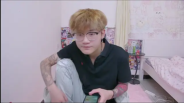 KK-cuteboy online show from 04-10-26, 05:12