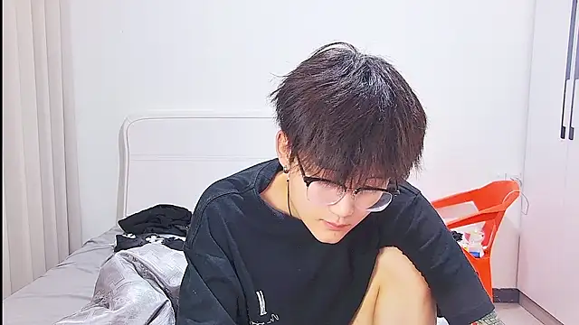 KK-cuteboy online show from 06-25-26, 12:31