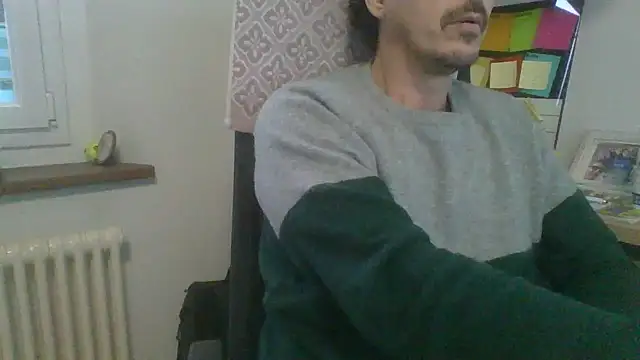 Snapshot of Kawayleo chatting on 10-20-25, 10:27 Kawayleo online show from 10-20-25, 10:27