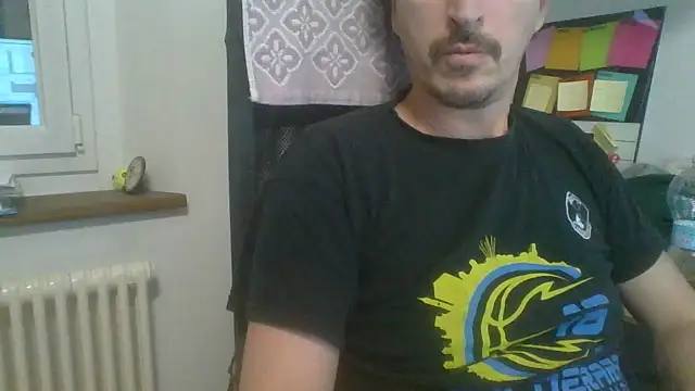 Snapshot of Kawayleo chatting on 10-21-25, 03:35 Kawayleo online show from 10-21-25, 03:35