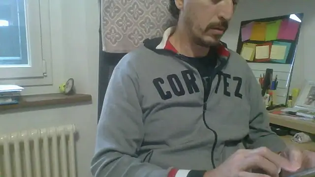 Snapshot of Kawayleo chatting on 10-31-25, 09:54 Kawayleo online show from 10-31-25, 09:54