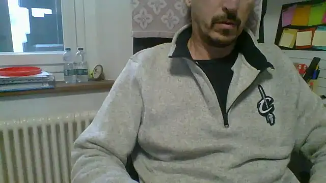 Snapshot of Kawayleo chatting on 12-16-25, 11:15 Kawayleo online show from 12-16-25, 11:15