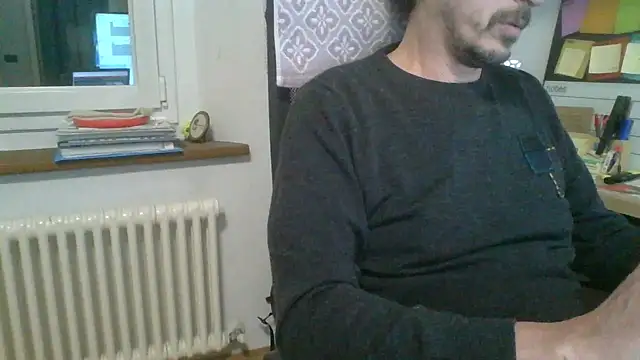 Snapshot of Kawayleo chatting on 02-12-26, 12:55 Kawayleo online show from 02-12-26, 12:55