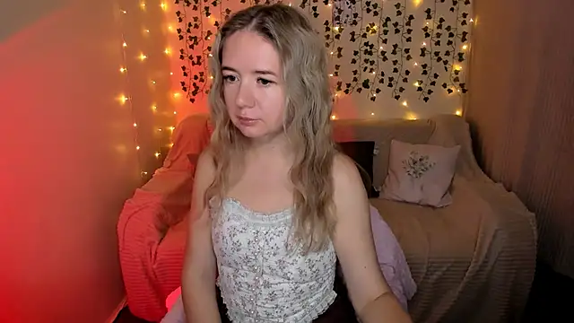 Snapshot of Evaa_Braunn chatting on 10-13-25, 02:33 Evaa Braunn online show from 10-13-25, 02:33