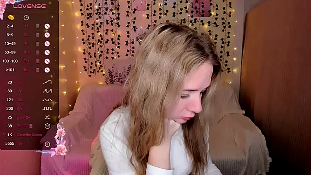 Snapshot of Evaa_Braunn chatting on 11-25-25, 02:11 Evaa Braunn online show from 11-25-25, 02:11