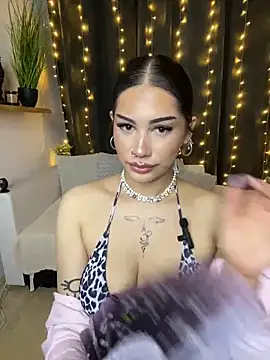 Snapshot of LoraShines chatting on 06-11-26, 05:55 LoraShines online show from 06-11-26, 05:55