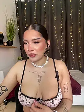 Snapshot of LoraShines chatting on 06-13-26, 11:19 LoraShines online show from 06-13-26, 11:19