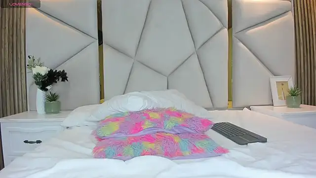 rebeca brown  online show from 04-23-26, 12:29