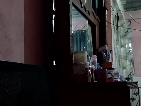 Snapshot of dreamerrrrr1 chatting on 12-18-25, 12:11 dreamerrrrr1 online show from 12-18-25, 12:11