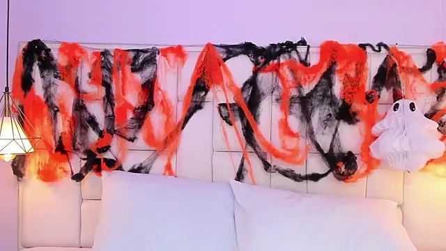 EmmaHolter online show from 10-20-25, 07:14