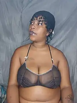 Snapshot of ZuriVixen chatting on 05-19-26, 07:09 ZuriVixen online show from 05-19-26, 07:09