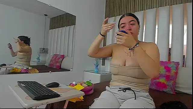 AmbarGills online show from 11-12-25, 01:00