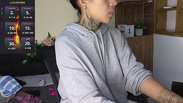 Mary rabbit online show from 10-19-25, 01:01