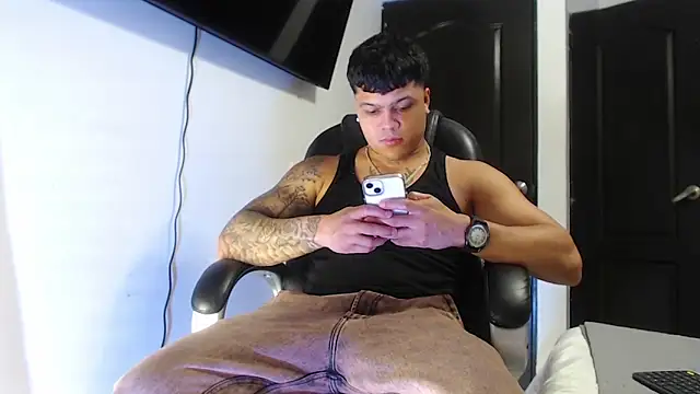 Boyhot 00 online show from 12-16-25, 04:39