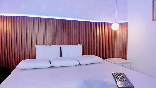 Foxy Kylie online show from 10-17-25, 08:00