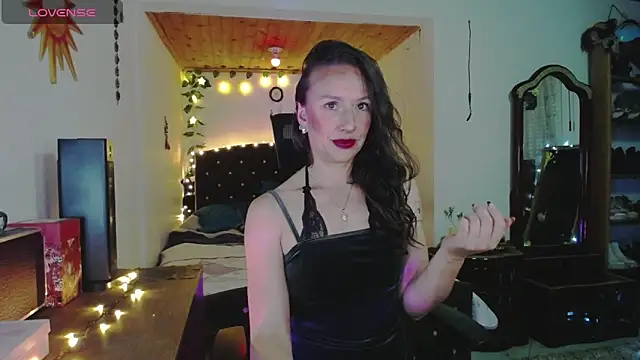 Snapshot of indigo_wild_ chatting on 10-30-25, 01:18 indigo wild online show from 10-30-25, 01:18