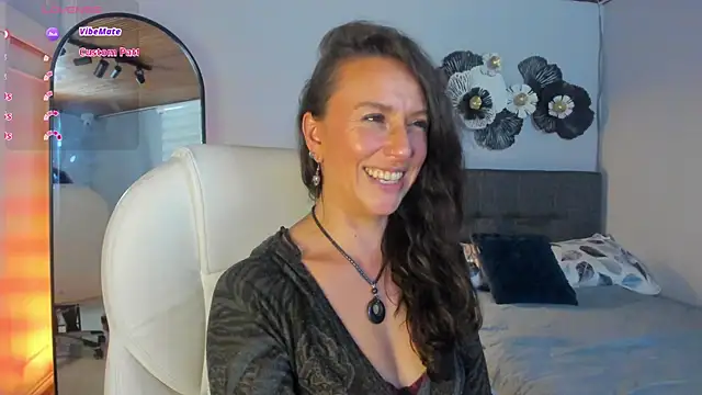 Snapshot of indigo_wild_ chatting on 11-08-25, 11:14 indigo wild online show from 11-08-25, 11:14