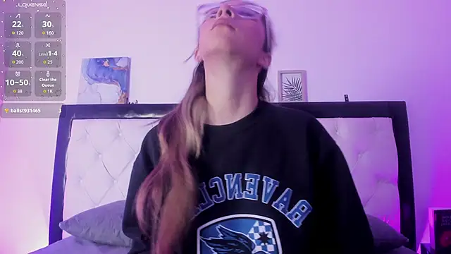 Sara Roades online show from 10-28-25, 11:14