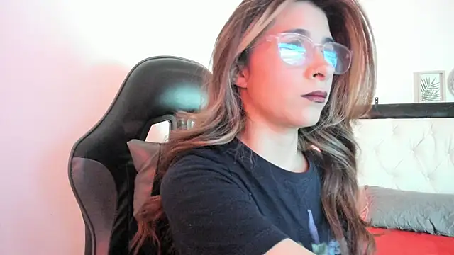 Sara Roades online show from 11-11-25, 08:09