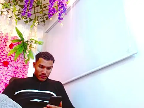 ADRIEL  VEGA online show from 10-28-25, 03:21