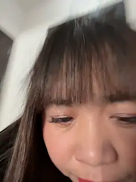 Snapshot of weiww1995 chatting on 12-17-25, 02:17 weiww1995 online show from 12-17-25, 02:17