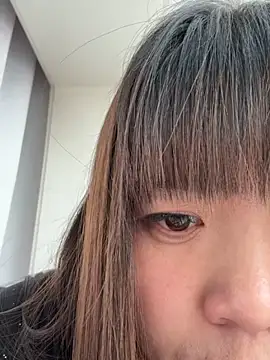 Snapshot of weiww1995 chatting on 12-19-25, 03:46 weiww1995 online show from 12-19-25, 03:46