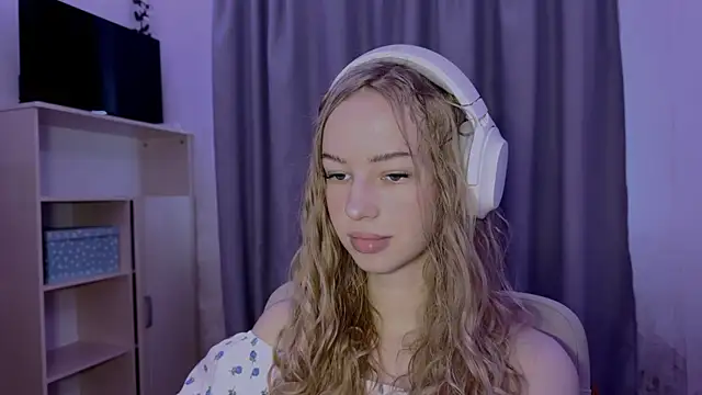 LunaCrave online show from 10-29-25, 11:56