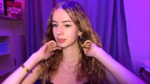 LunaCrave online show from 11-27-25, 02:41