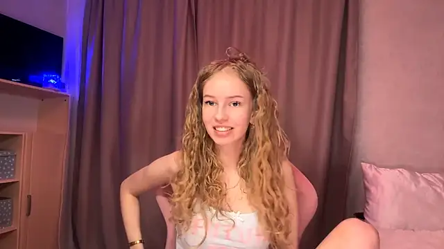 LunaCrave online show from 04-16-26, 09:39