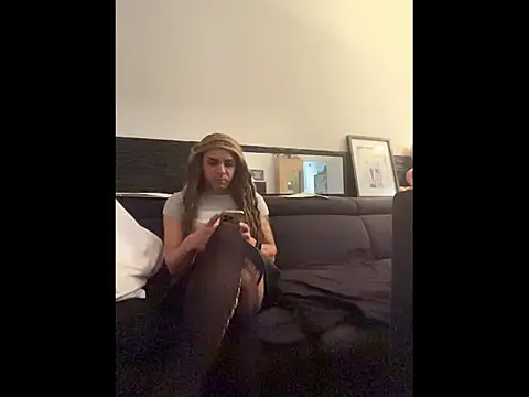 luziaaa92 online show from 10-13-25, 02:17