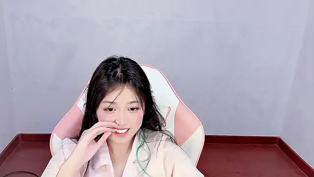 Snapshot of -chenchen chatting on 10-20-25, 02:28 -chenchen online show from 10-20-25, 02:28