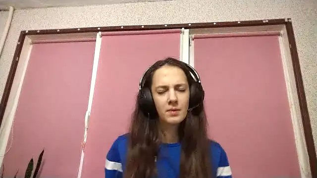Snapshot of DominiqueFarria chatting on 10-16-25, 03:35 DominiqueFarria online show from 10-16-25, 03:35