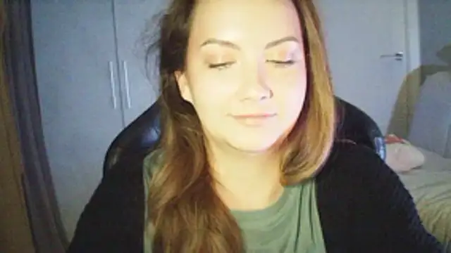 MoodieMira online show from 04-12-26, 09:20