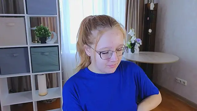 Snapshot of AlinaAldrete chatting on 10-12-25, 05:17 AlinaAldrete online show from 10-12-25, 05:17