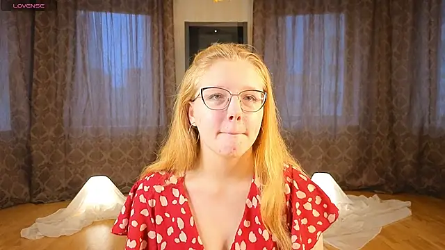 Snapshot of AlinaAldrete chatting on 10-30-25, 04:25 AlinaAldrete online show from 10-30-25, 04:25