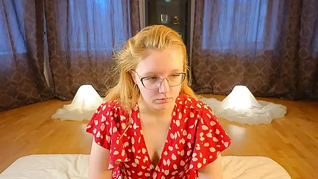 Snapshot of AlinaAldrete chatting on 11-02-25, 04:26 AlinaAldrete online show from 11-02-25, 04:26