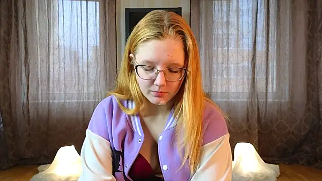 Snapshot of AlinaAldrete chatting on 11-08-25, 08:03 AlinaAldrete online show from 11-08-25, 08:03