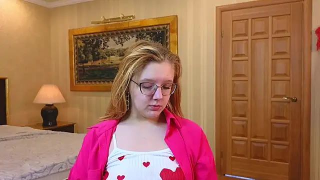 Snapshot of AlinaAldrete chatting on 11-15-25, 08:00 AlinaAldrete online show from 11-15-25, 08:00