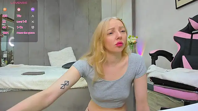 Snapshot of SundyRose chatting on 11-15-25, 09:32 SundyRose online show from 11-15-25, 09:32