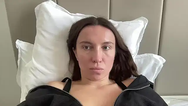 Snapshot of CArivora chatting on 03-10-26, 11:48 CArivora online show from 03-10-26, 11:48