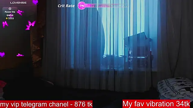 Snapshot of ArianaLight chatting on 11-18-25, 01:04 ArianaLight online show from 11-18-25, 01:04