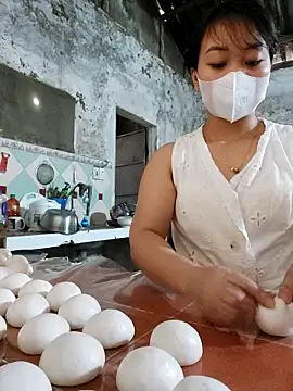 Snapshot of VenusCara99 chatting on 10-29-25, 02:58 VenusCara99 online show from 10-29-25, 02:58