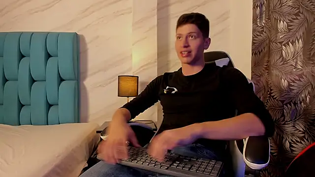 Tyler  Colt online show from 10-10-25, 07:13