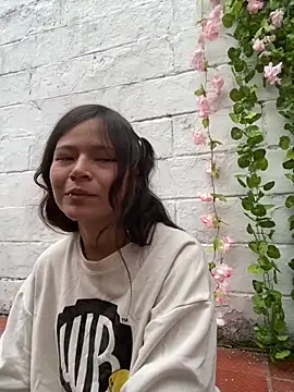 Snapshot of Ninfa_pink chatting on 10-10-25, 03:11 Ninfa pink online show from 10-10-25, 03:11