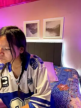 Snapshot of Ninfa_pink chatting on 10-18-25, 07:14 Ninfa pink online show from 10-18-25, 07:14