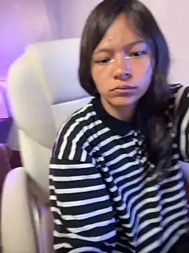 Snapshot of Ninfa_pink chatting on 10-21-25, 03:35 Ninfa pink online show from 10-21-25, 03:35